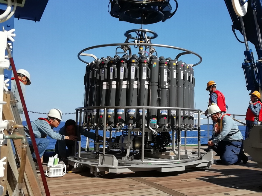 CTD採水の光景写真